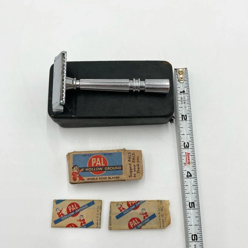 Vintage GEM Micromatic Single Edge Safety Razor Set With Case Two Razor Blades. - Picture 3 of 10